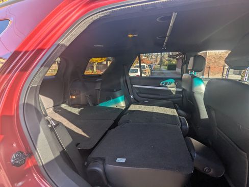 Used 2017 Ford Explorer XLT w/ Equipment Group 202A image 8