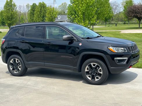 Used 2018 Jeep Compass Trailhawk w/ Leather Interior Group AWD/4WD image 1