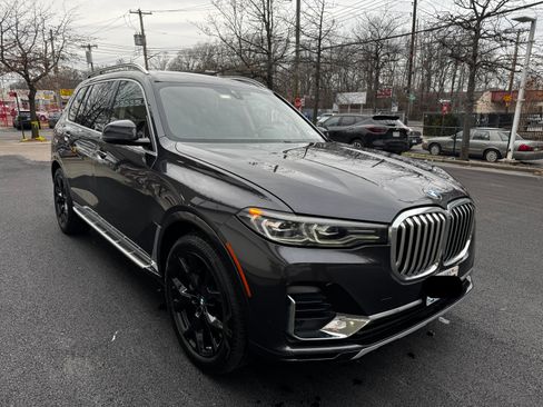 Used 2021 BMW X7 xDrive40i w/ Premium Package image 4