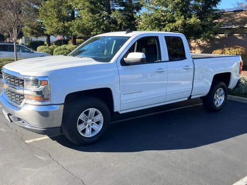 Used 2017 Chevrolet Silverado 1500 LT w/ Trailering Package image 2