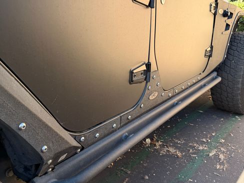 Used 2013 Jeep Wrangler Unlimited Rubicon image 16