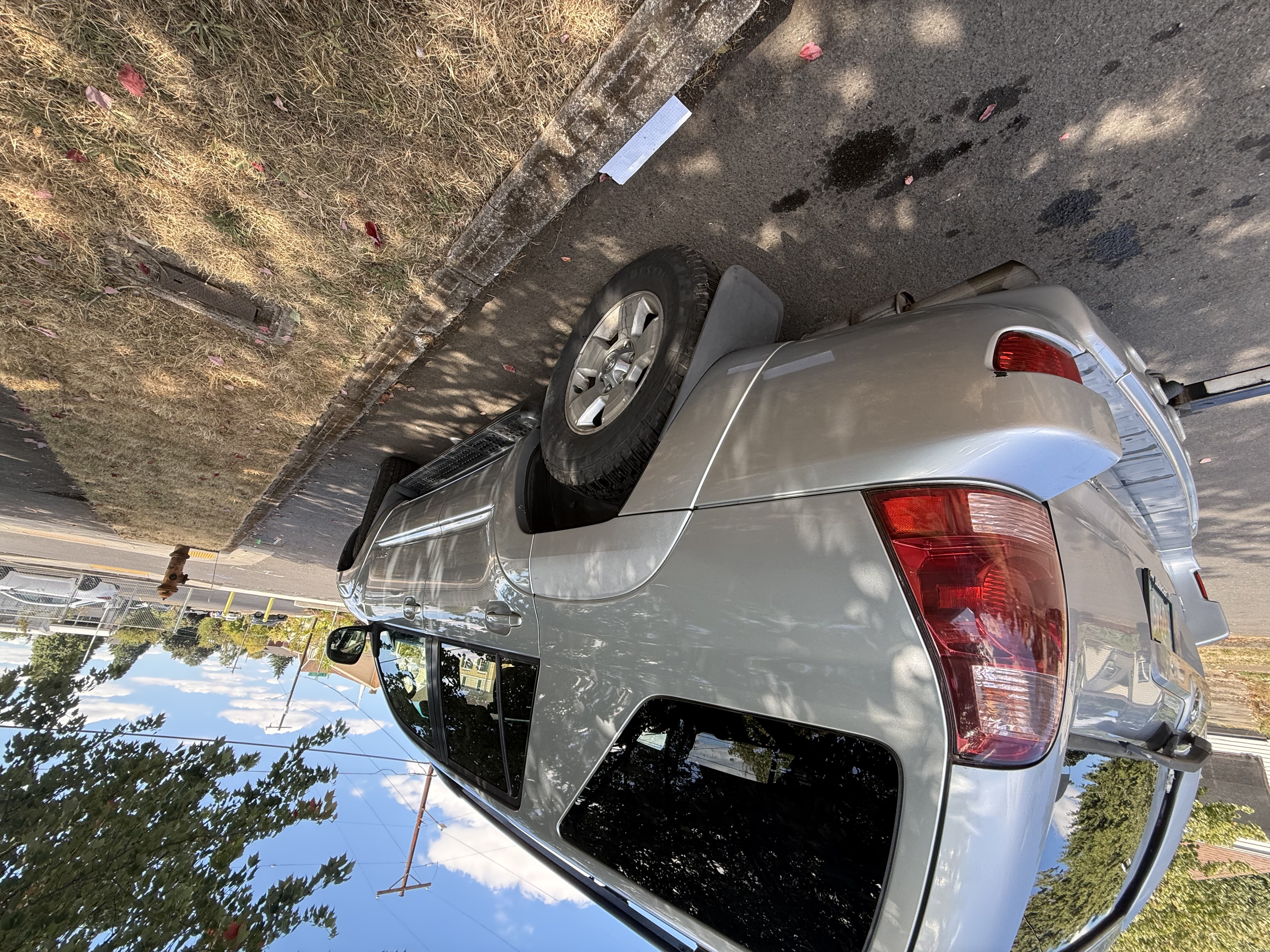 Used 2005 Toyota 4Runner SR5 AWD/4WD image 4