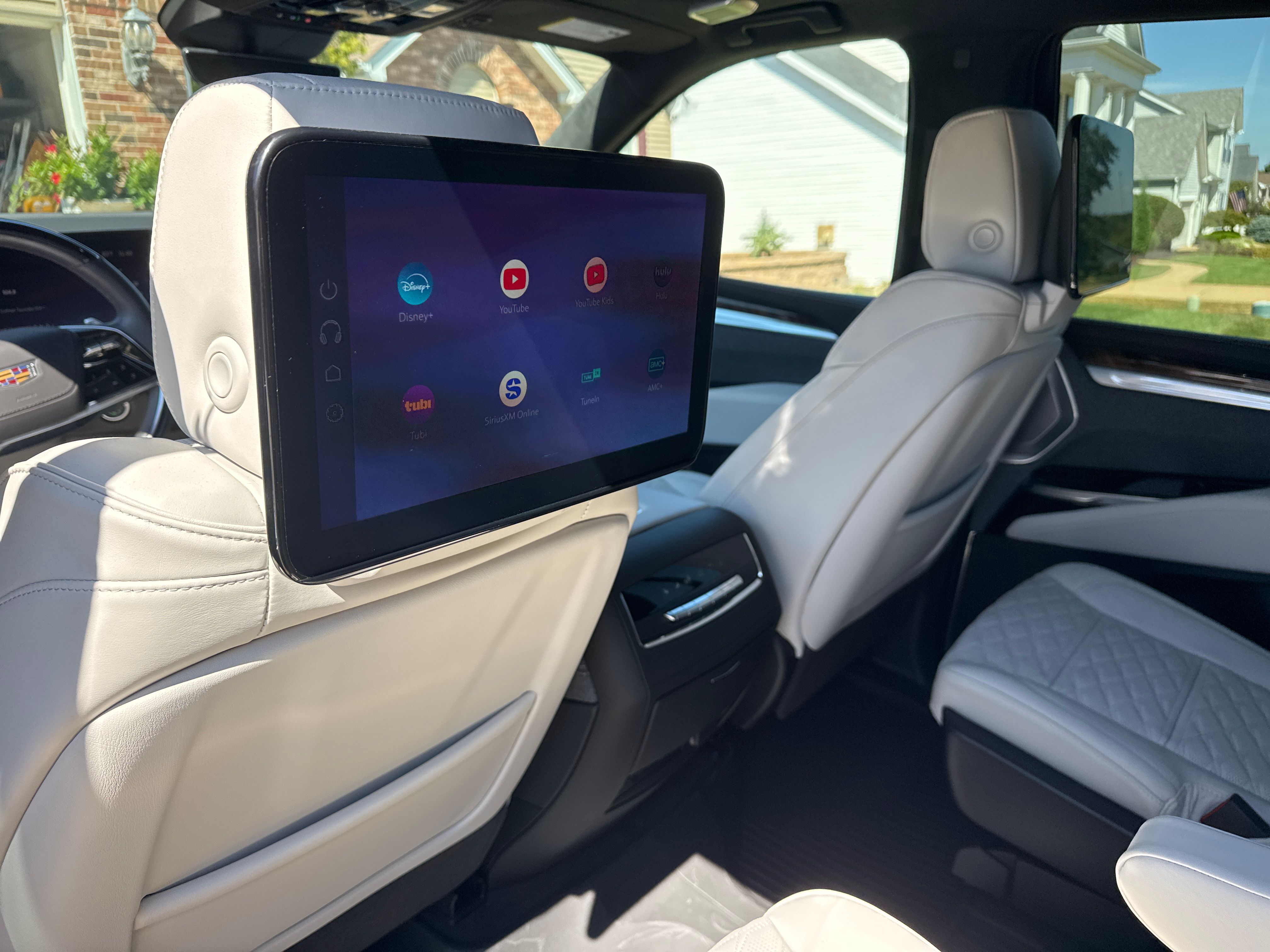 Used 2025 Cadillac Escalade Sport Platinum w/ LPO, Floor Liner Package AWD/4WD image 16