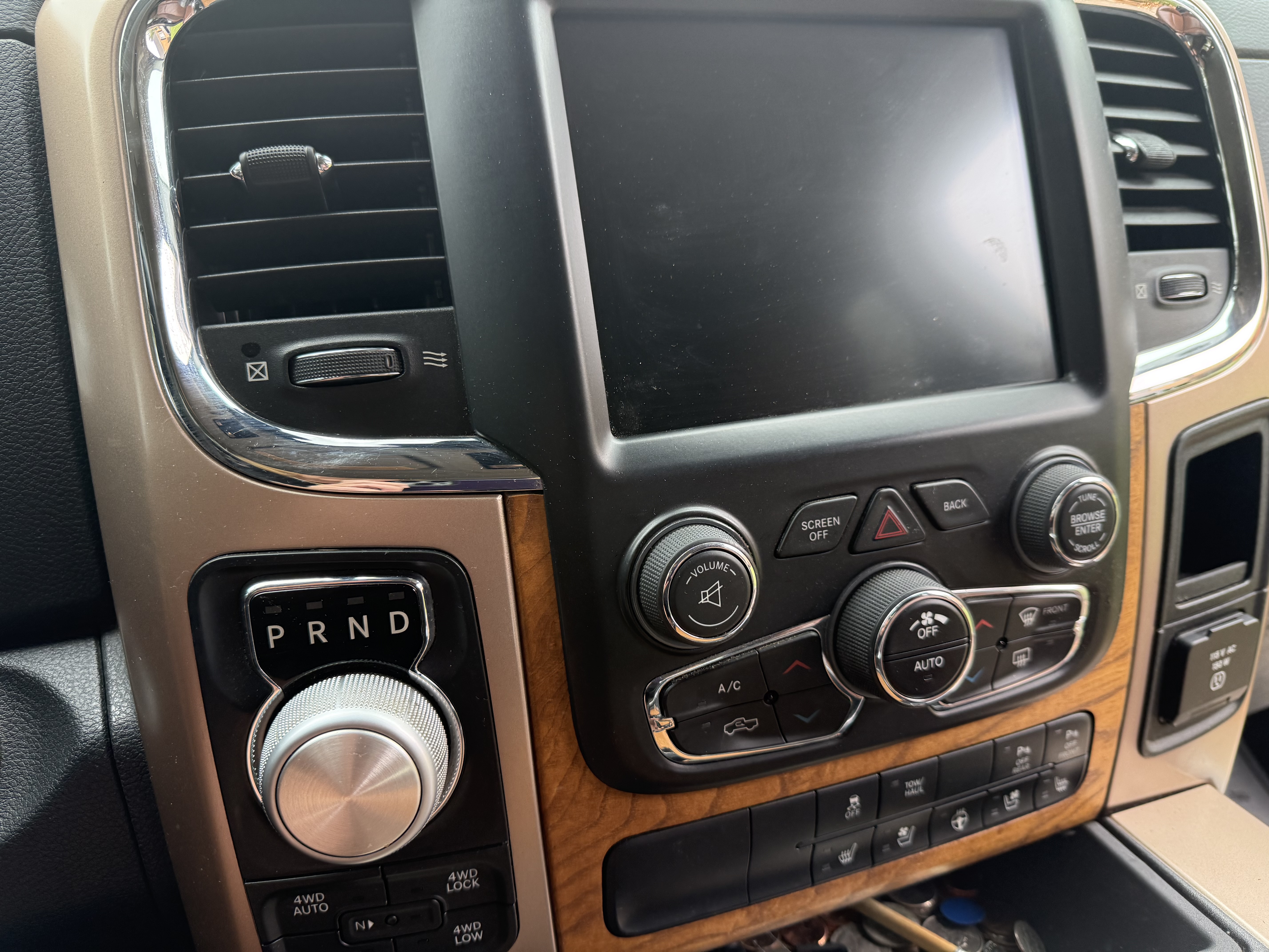 Used 2016 RAM 1500 Laramie Longhorn w/ Convenience Group AWD/4WD image 19