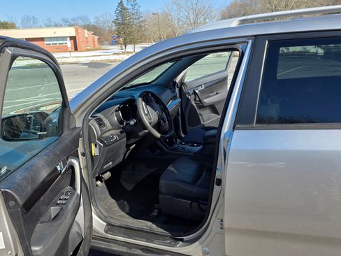 Used 2013 Kia Sorento LX w/ Convenience Pkg image 11