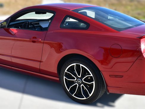 Used 2013 Ford Mustang GT Premium w/ Security Pkg image 4