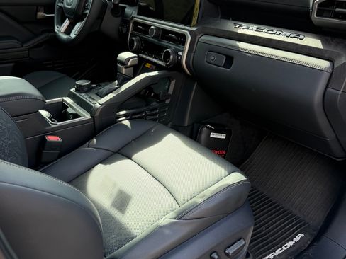 Used 2024 Toyota Tacoma Limited w/ Limited Package (LT) image 15