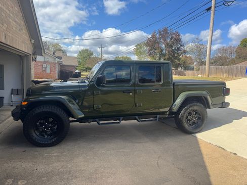 Used 2023 Jeep Gladiator Sport image 11