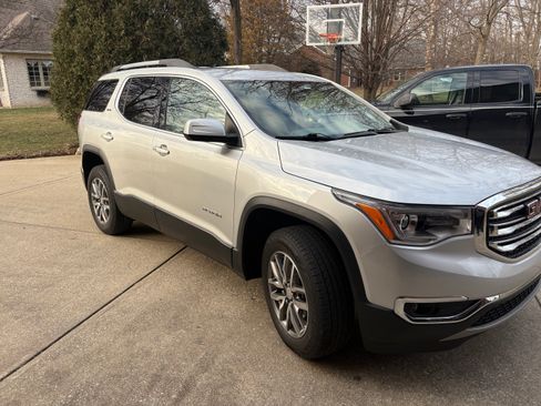 Used 2019 GMC Acadia SLE w/ LPO, Floor Liner Package image 1