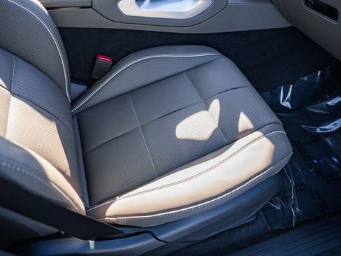 Used 2025 Mercedes-Benz GLS 450 4MATIC image 9