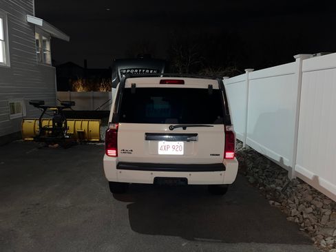 Used 2007 Jeep Commander Limited image 2