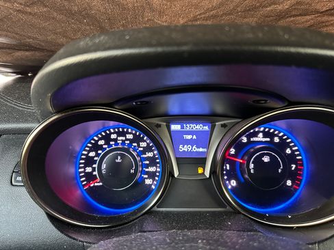 Used 2013 Hyundai Genesis 3.8 RWD image 10