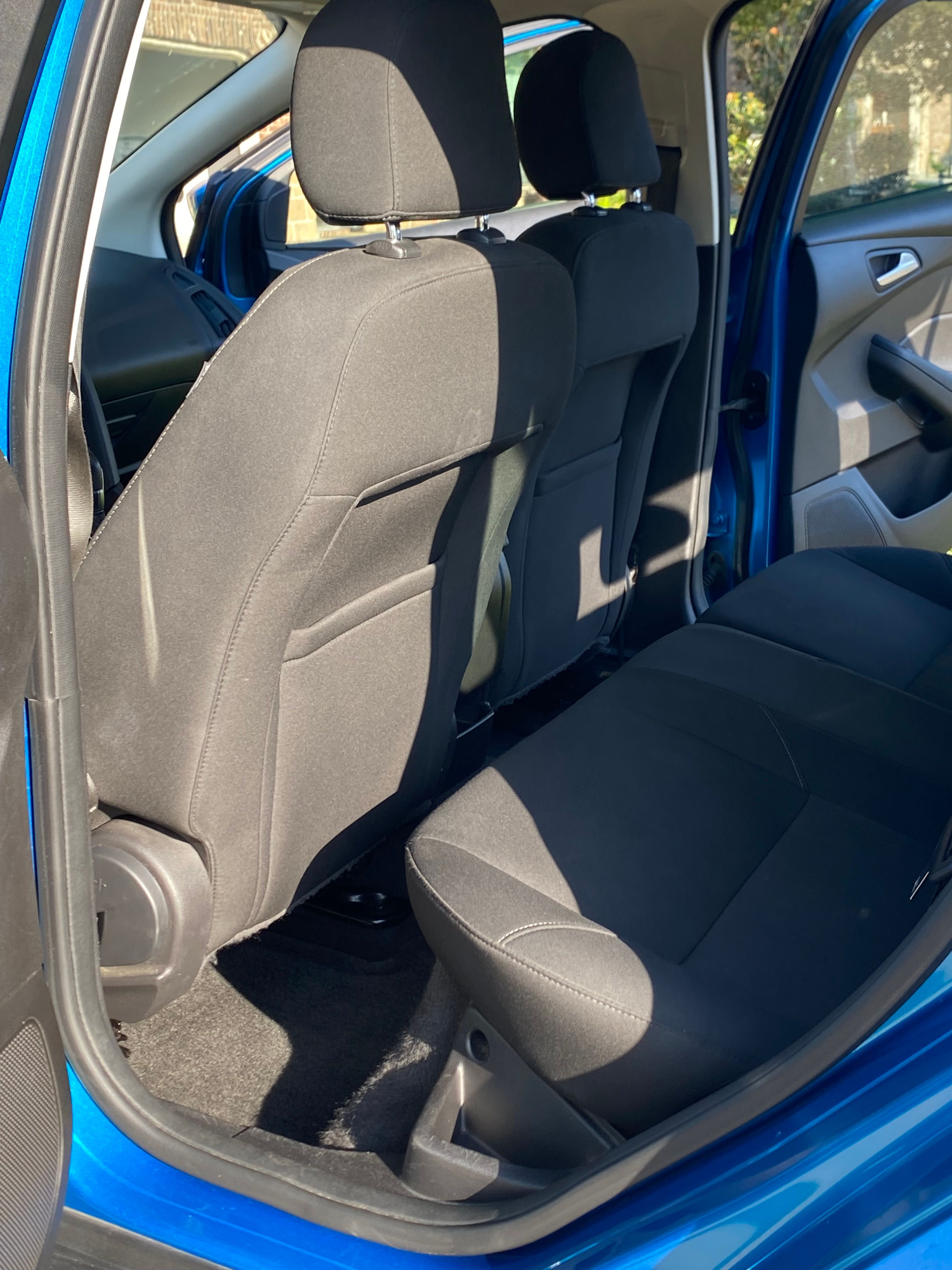 Used 2015 Ford Focus SE w/ SE Cold Weather Package FWD image 16