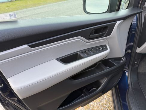 Used 2018 Honda Odyssey LX image 20