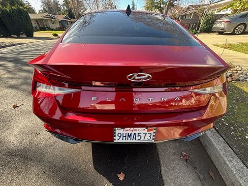 Used 2023 Hyundai Elantra Limited w/ Cargo Package image 4