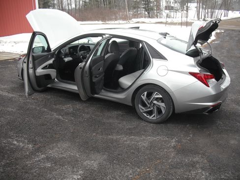 Used 2021 Hyundai Elantra Limited w/ Cargo Package image 16