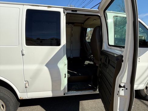 Used 2008 GMC Savana 2500 image 24