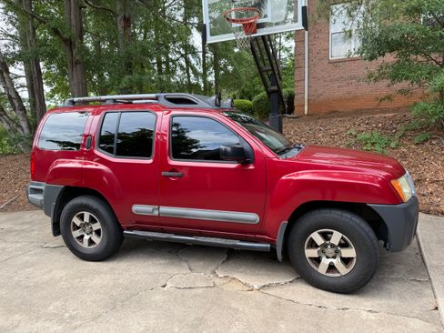Used 2011 Nissan Xterra PRO-4X w/ Pro-4x Leather Pkg AWD/4WD image 2