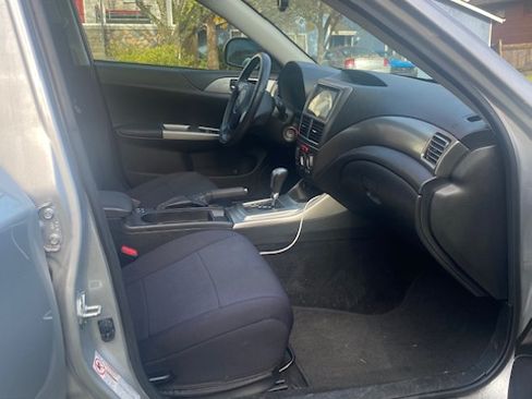 Used 2010 Subaru Impreza 2.5i Premium image 8