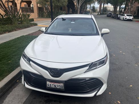 Used 2018 Toyota Camry LE image 2