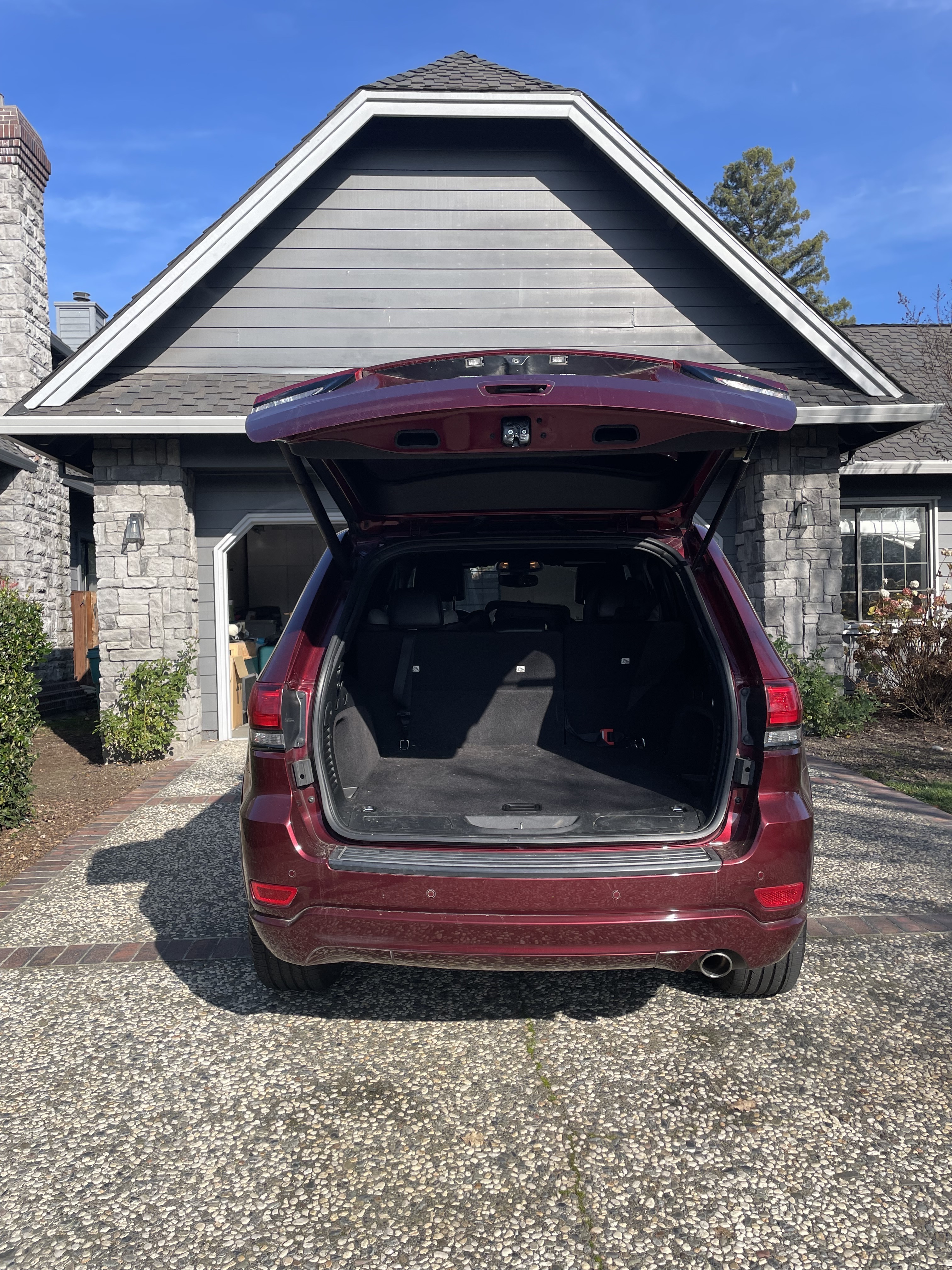 Used 2019 Jeep Grand Cherokee Altitude RWD image 9