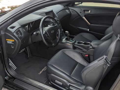Used 2016 Hyundai Genesis Coupe 3.8 image 16