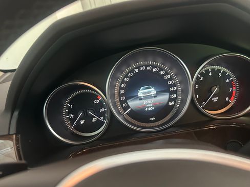 Used 2014 Mercedes-Benz E 350 4MATIC Sedan image 11