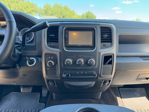 Used 2013 RAM 2500 Tradesman w/ Chrome Appearance Group image 11