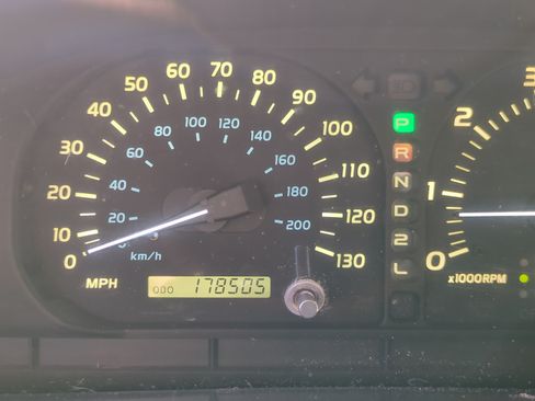 Used 2001 Lexus LX 470 4WD image 19