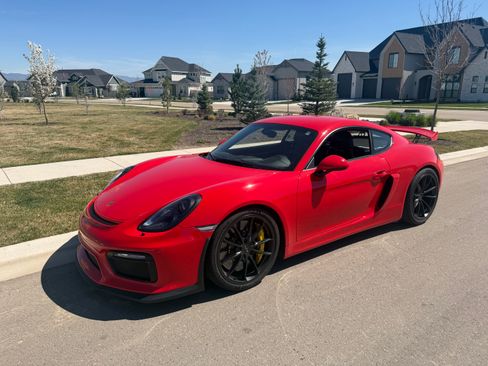 Used 2016 Porsche Cayman GT4 image 1