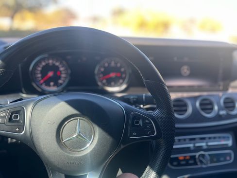 Used 2017 Mercedes-Benz E 400 E 400 4MATIC Wagon 4D image 22