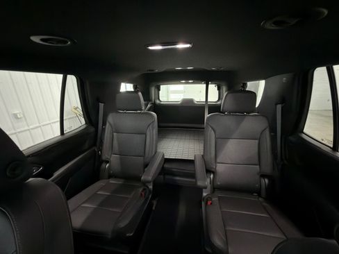 Used 2024 Chevrolet Tahoe Z71 w/ Z71 Off-Road Package image 9