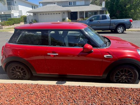 Used 2018 MINI Cooper 2-Door Hardtop image 4