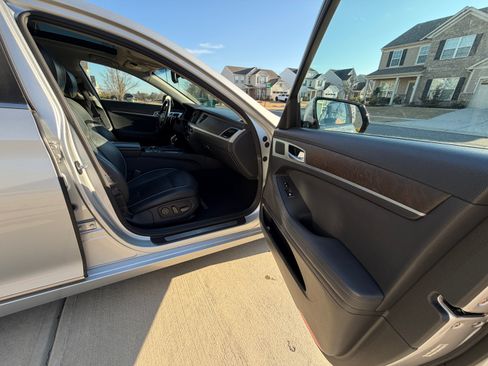 Used 2015 Hyundai Genesis 3.8 w/ Option Group 04 image 16