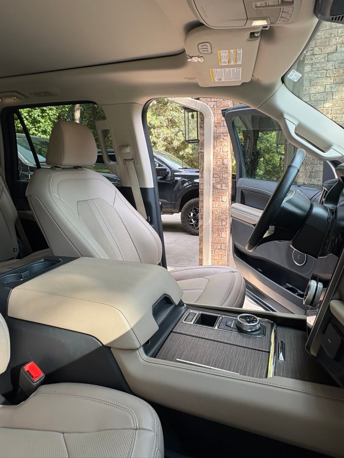 Used 2024 Ford Expedition Limited RWD image 9