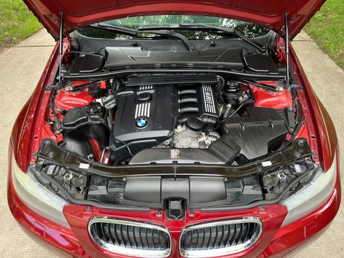 Used 2012 BMW 328i xDrive Wagon AWD/4WD image 12
