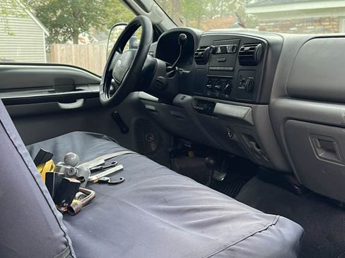 Used 2007 Ford F350 4x4 Regular Cab DRW Super Duty image 5