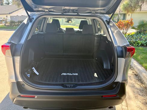 Used 2021 Toyota RAV4 LE image 13