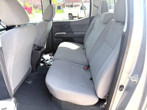 Used 2016 Toyota Tacoma SR5 w/ SR5 Appearance Package (SN) image 9