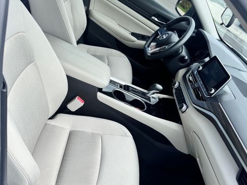 Used 2024 Nissan Altima 2.5 SV image 12