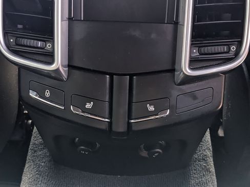 Used 2014 Porsche Cayenne S image 25