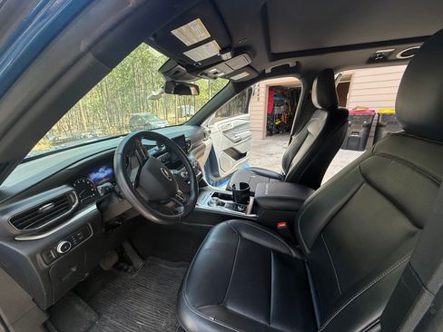 Used 2020 Ford Explorer XLT w/ Equipment Group 202A image 13