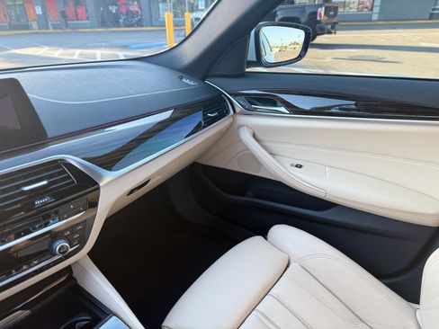 Used 2018 BMW 530e w/ Premium Package 2 image 16