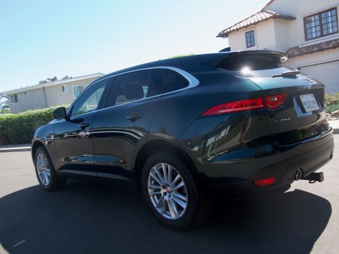 Used 2017 Jaguar F-PACE Prestige image 9