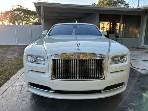 Used 2016 Rolls-Royce Wraith image 2