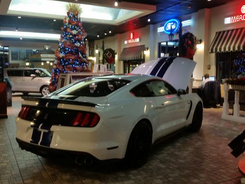 Used 2016 Ford Mustang Shelby GT350 w/ Track Package image 22