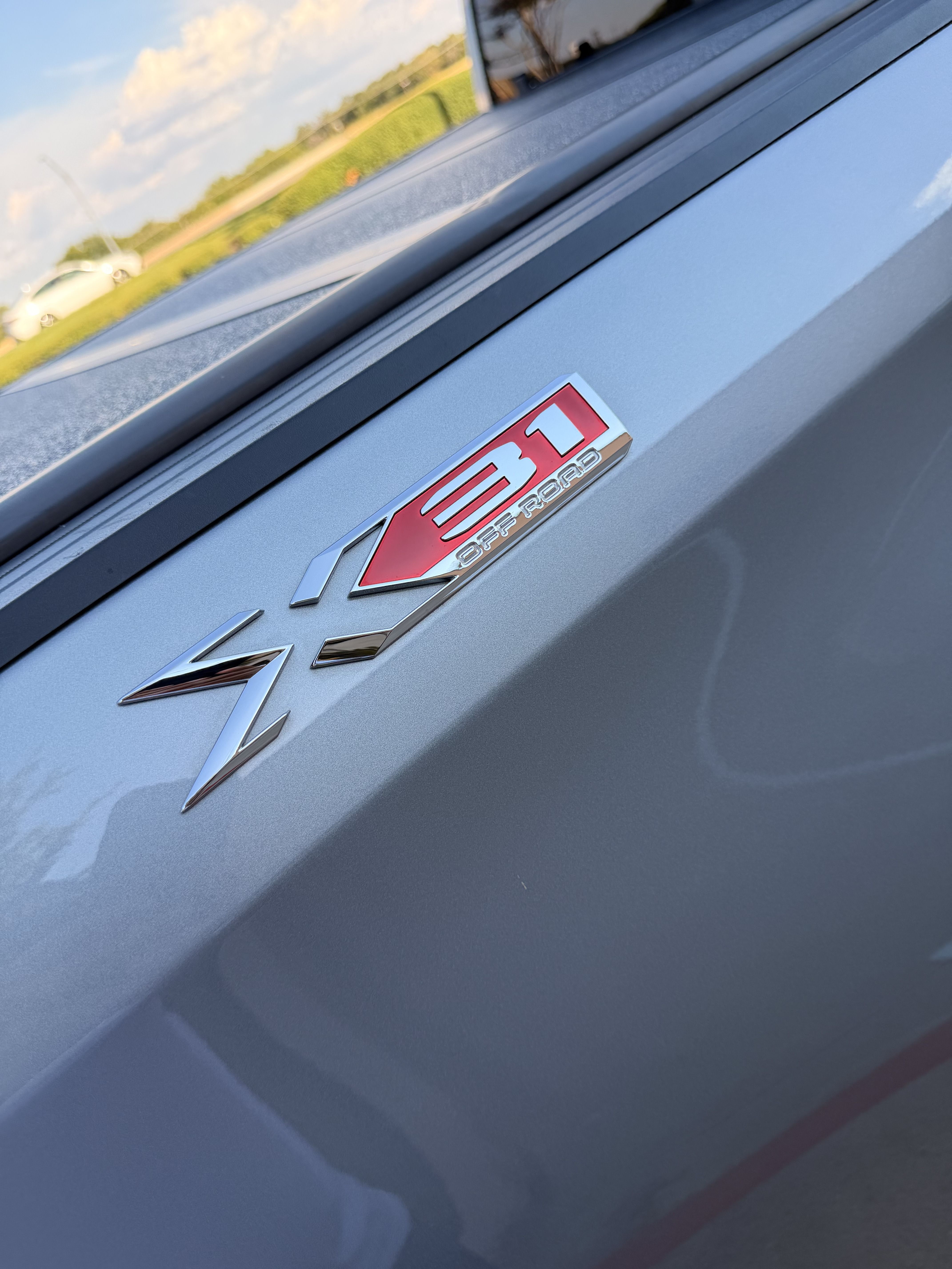 Used 2024 GMC Sierra 1500 SLT AWD/4WD image 9
