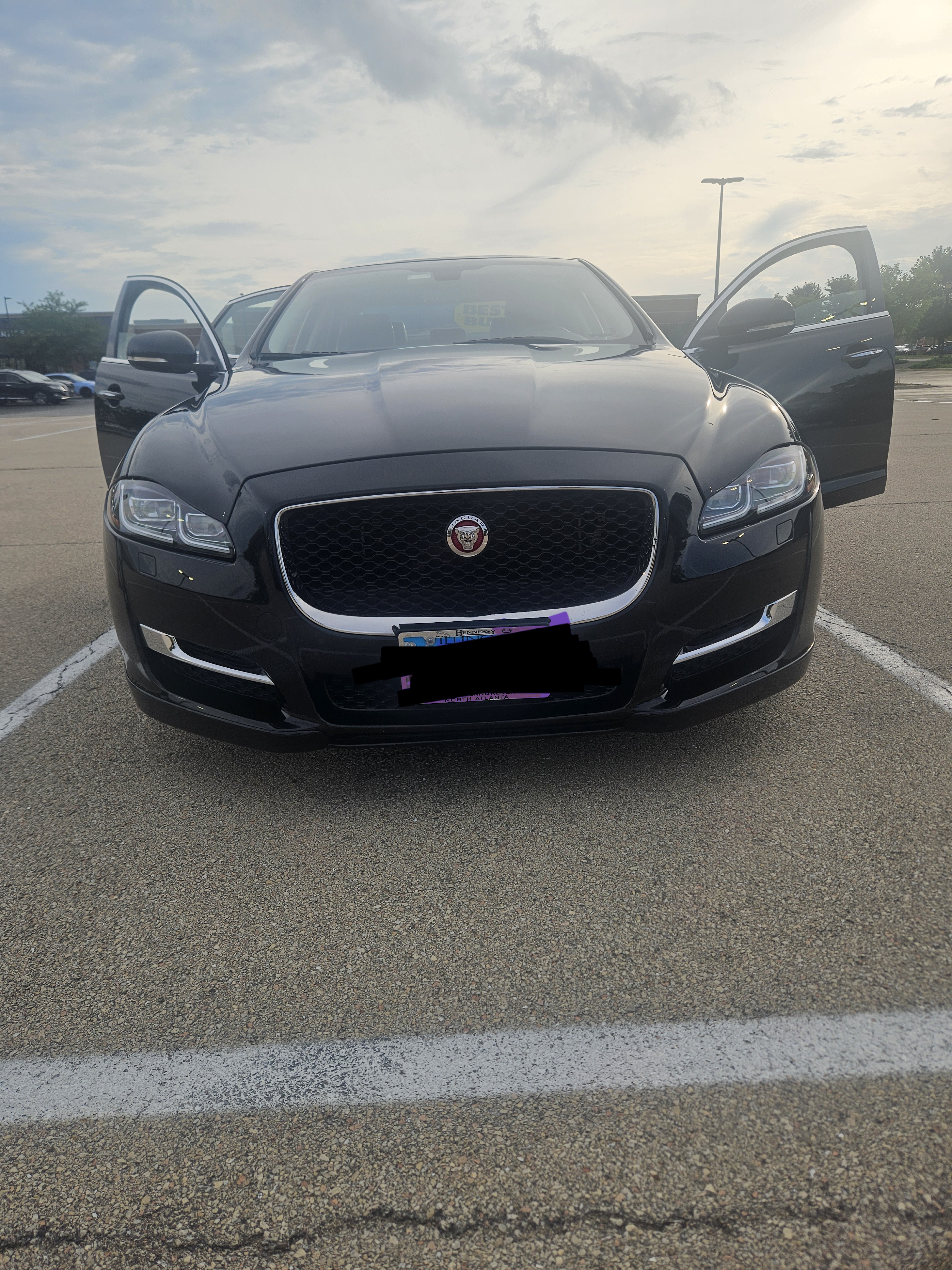 Used 2016 Jaguar XJ R-Sport RWD image 2