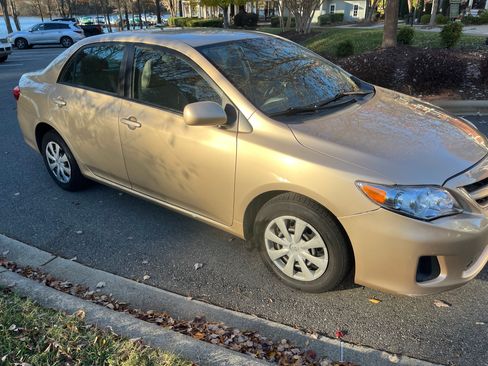 Used 2011 Toyota Corolla LE image 4