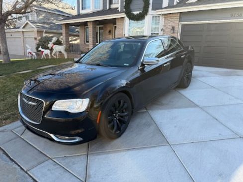 Used 2017 Chrysler 300 C image 4